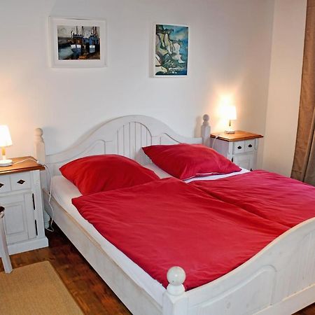 Reetdachfachwerkvilla Am Wiesengrund Bergen Auf Rugen Bagian luar foto