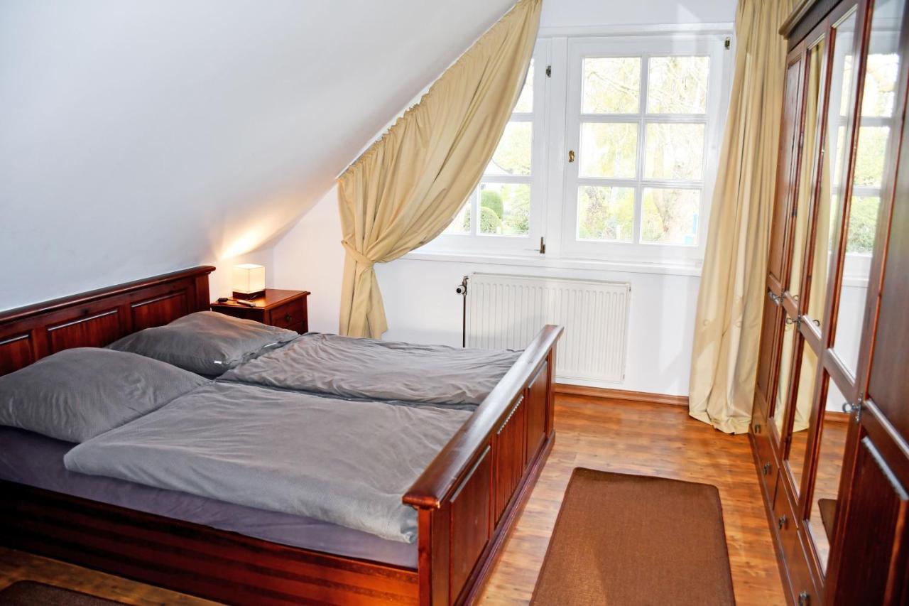 Reetdachfachwerkvilla Am Wiesengrund Bergen Auf Rugen Bagian luar foto