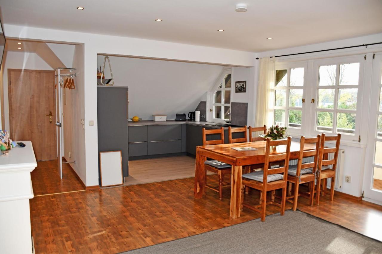 Reetdachfachwerkvilla Am Wiesengrund Bergen Auf Rugen Bagian luar foto