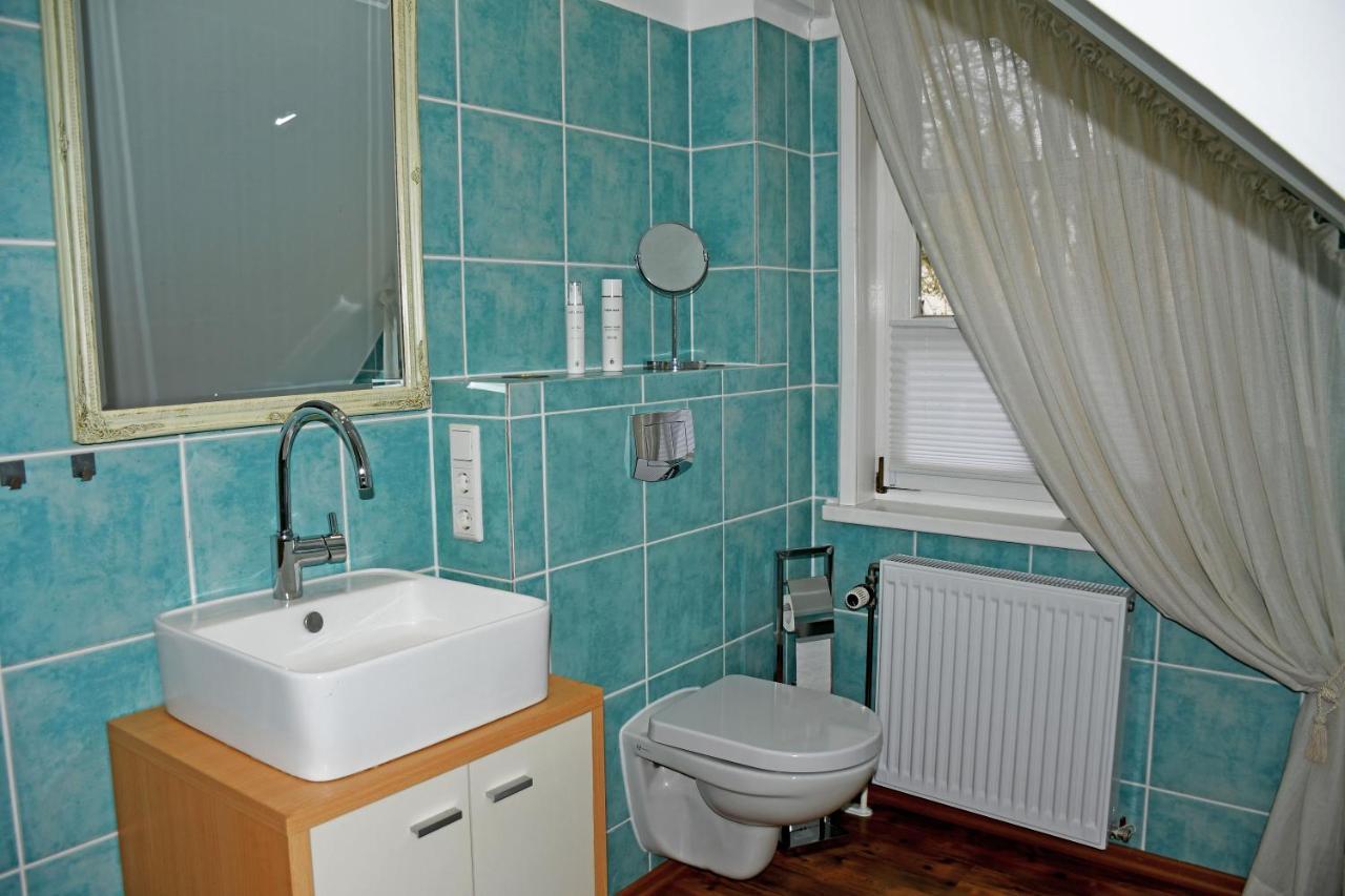 Reetdachfachwerkvilla Am Wiesengrund Bergen Auf Rugen Bagian luar foto