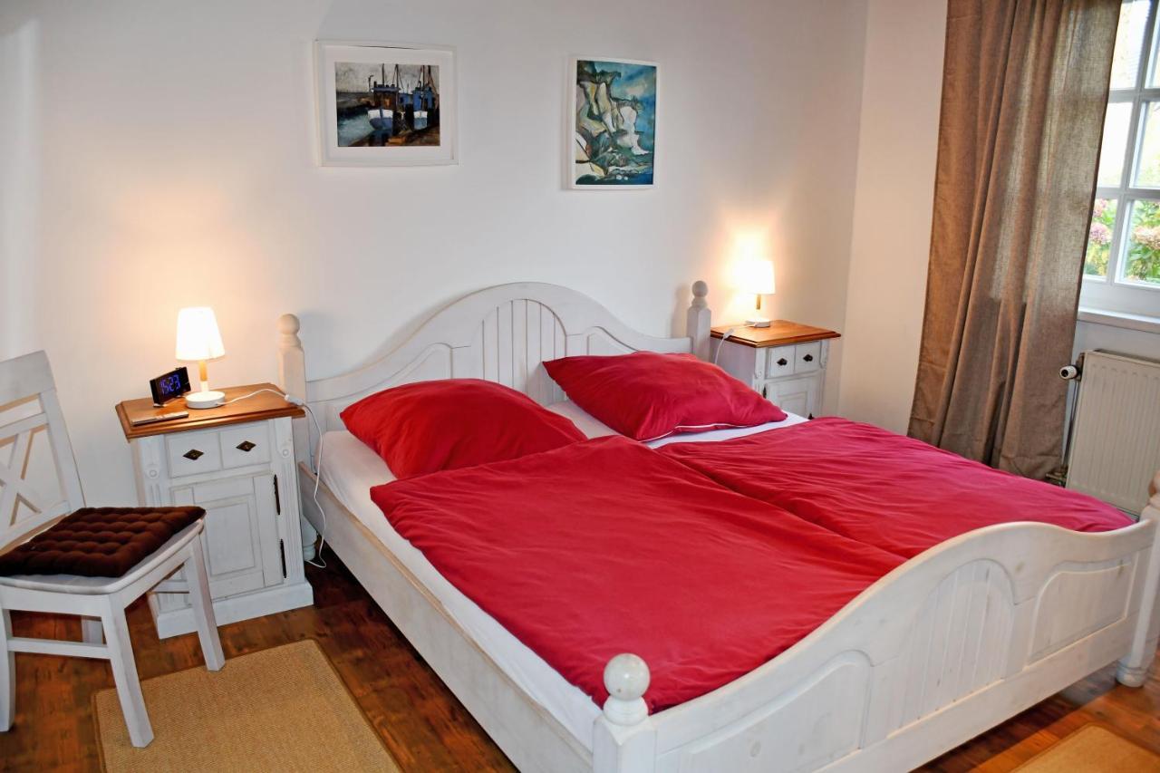 Reetdachfachwerkvilla Am Wiesengrund Bergen Auf Rugen Bagian luar foto