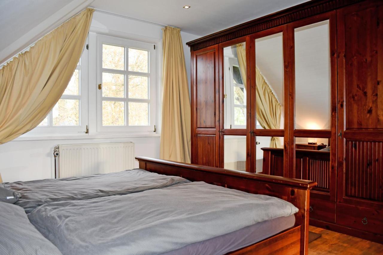 Reetdachfachwerkvilla Am Wiesengrund Bergen Auf Rugen Bagian luar foto